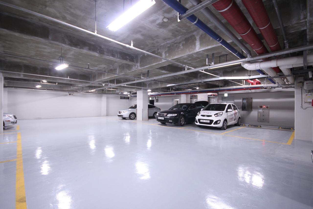 Mbn Hotel Changwon Bagian luar foto
