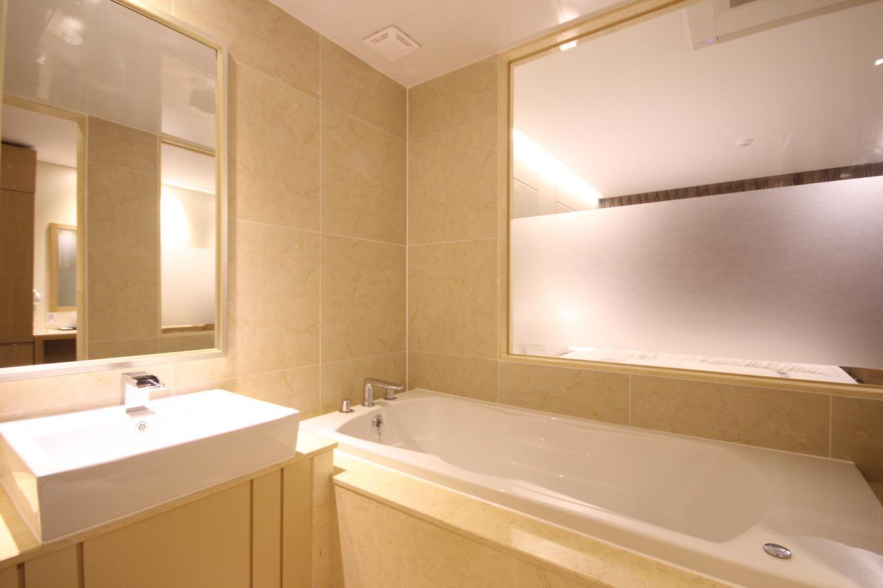 Mbn Hotel Changwon Bagian luar foto