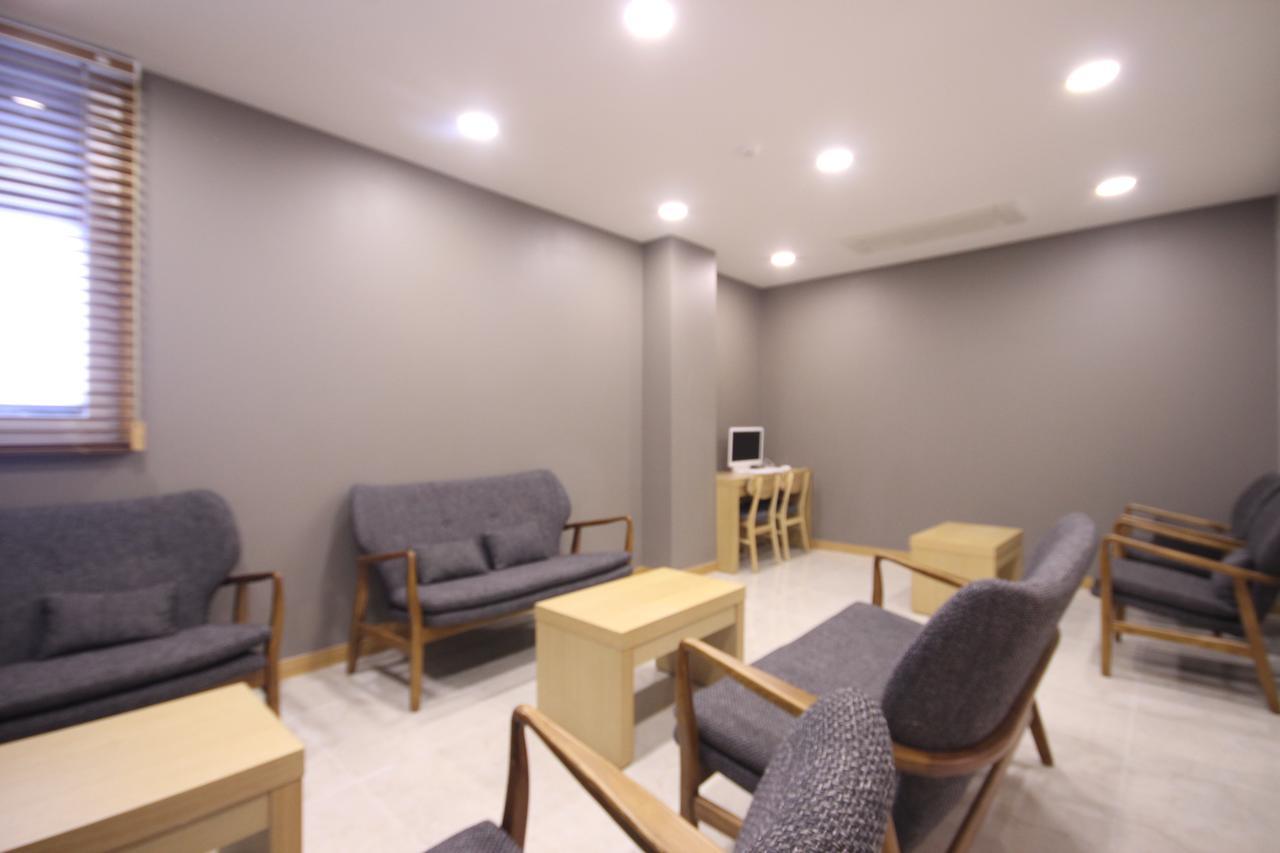 Mbn Hotel Changwon Bagian luar foto