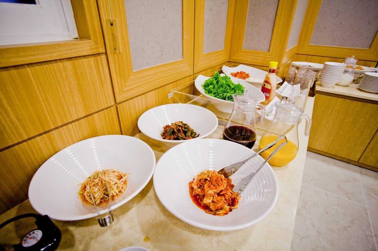 Mbn Hotel Changwon Bagian luar foto