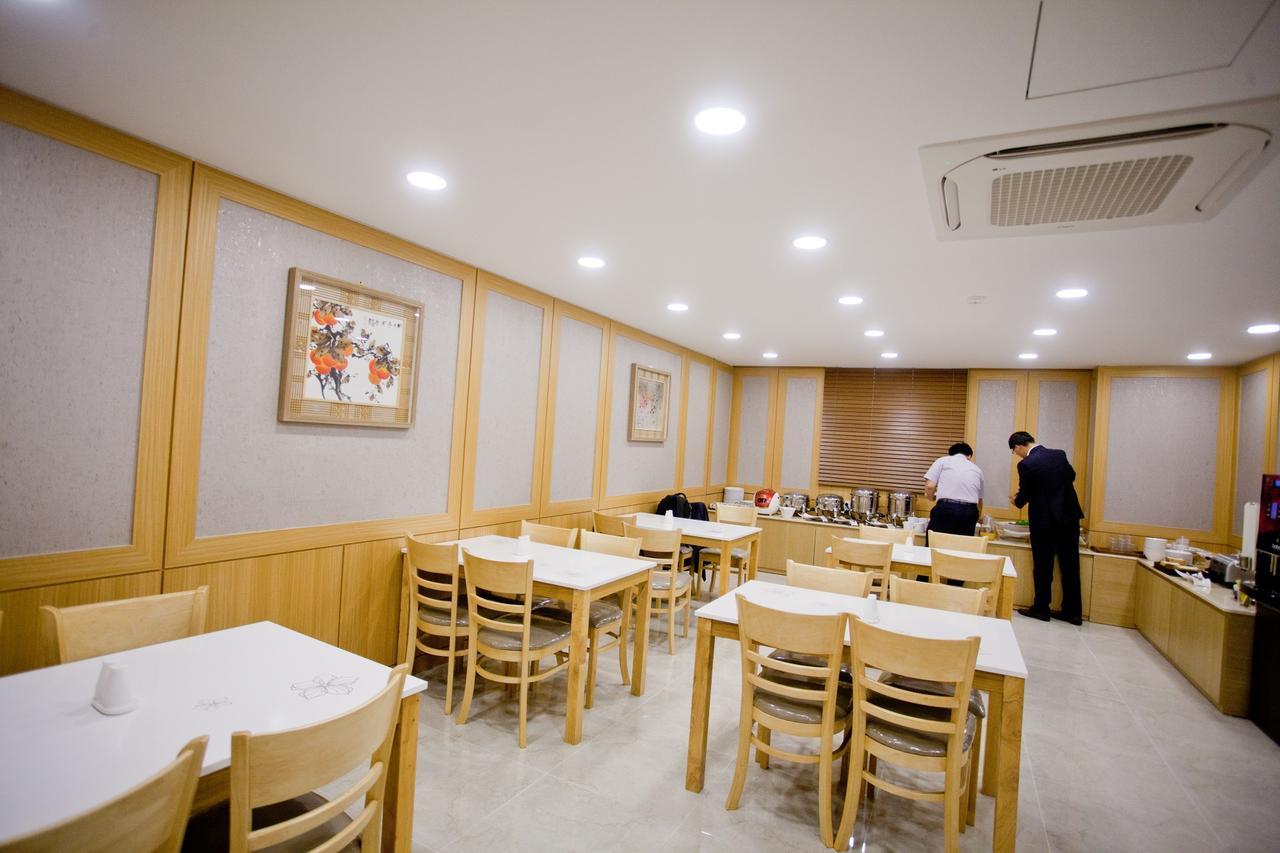Mbn Hotel Changwon Bagian luar foto