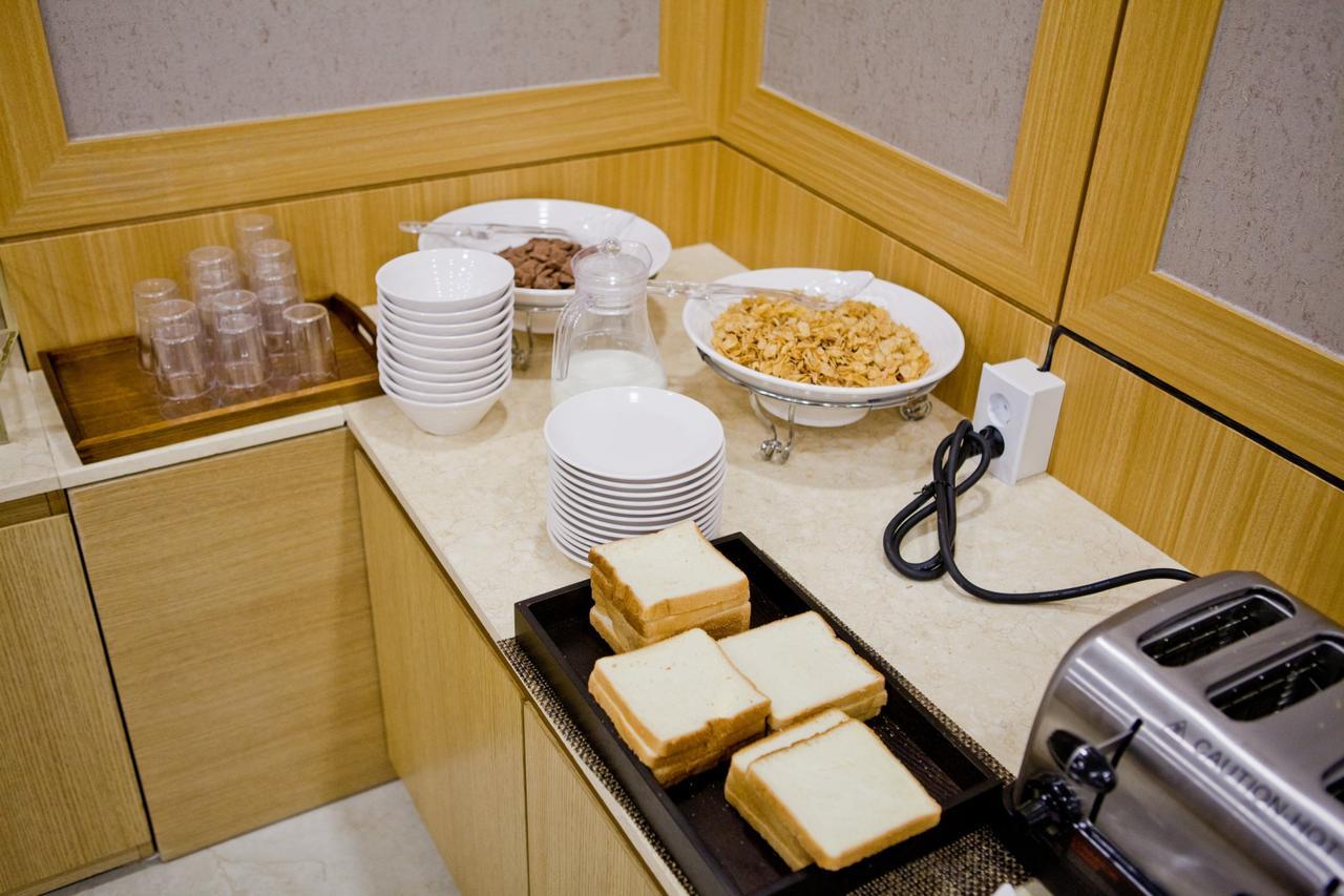 Mbn Hotel Changwon Bagian luar foto