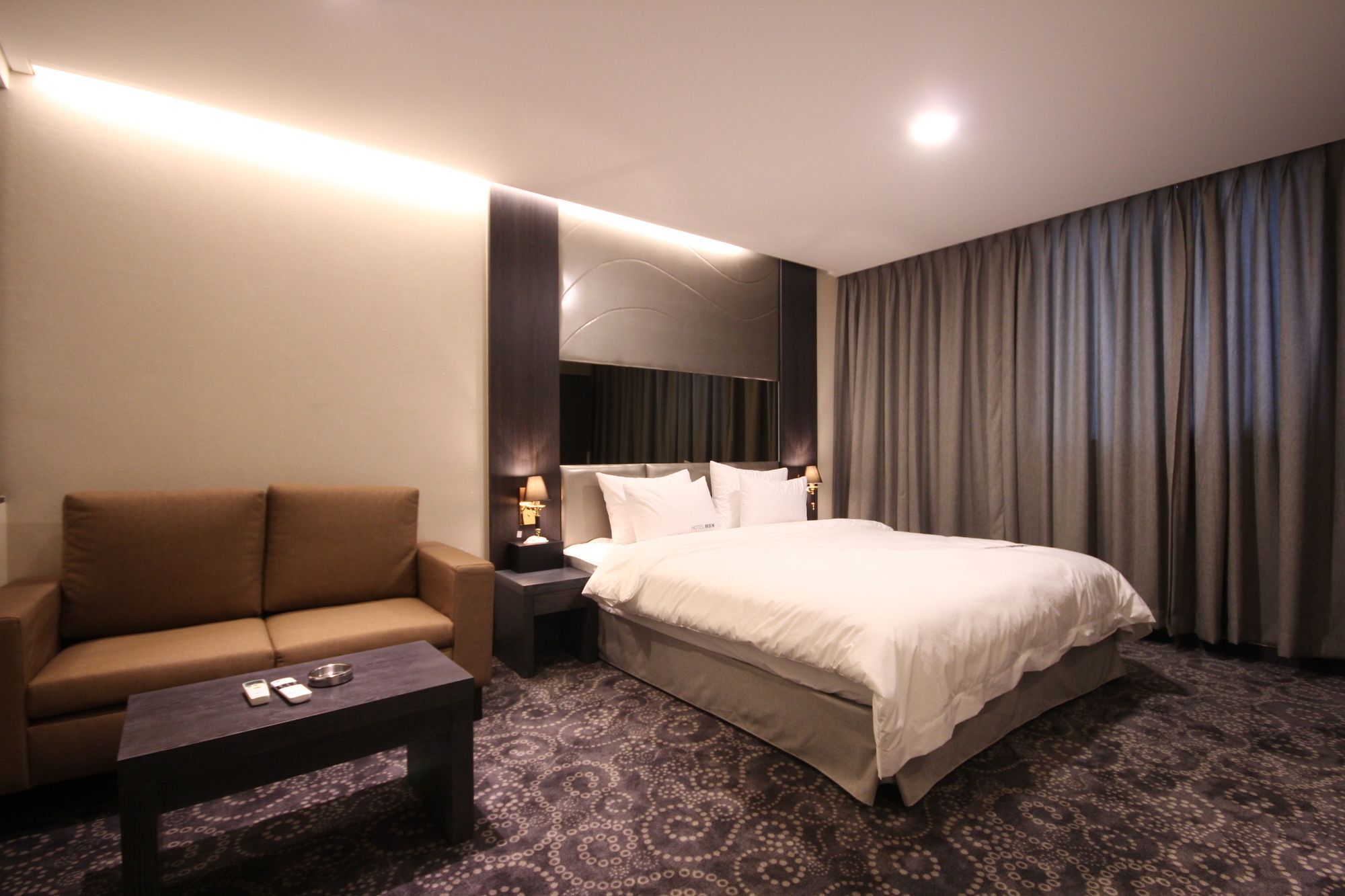 Mbn Hotel Changwon Bagian luar foto