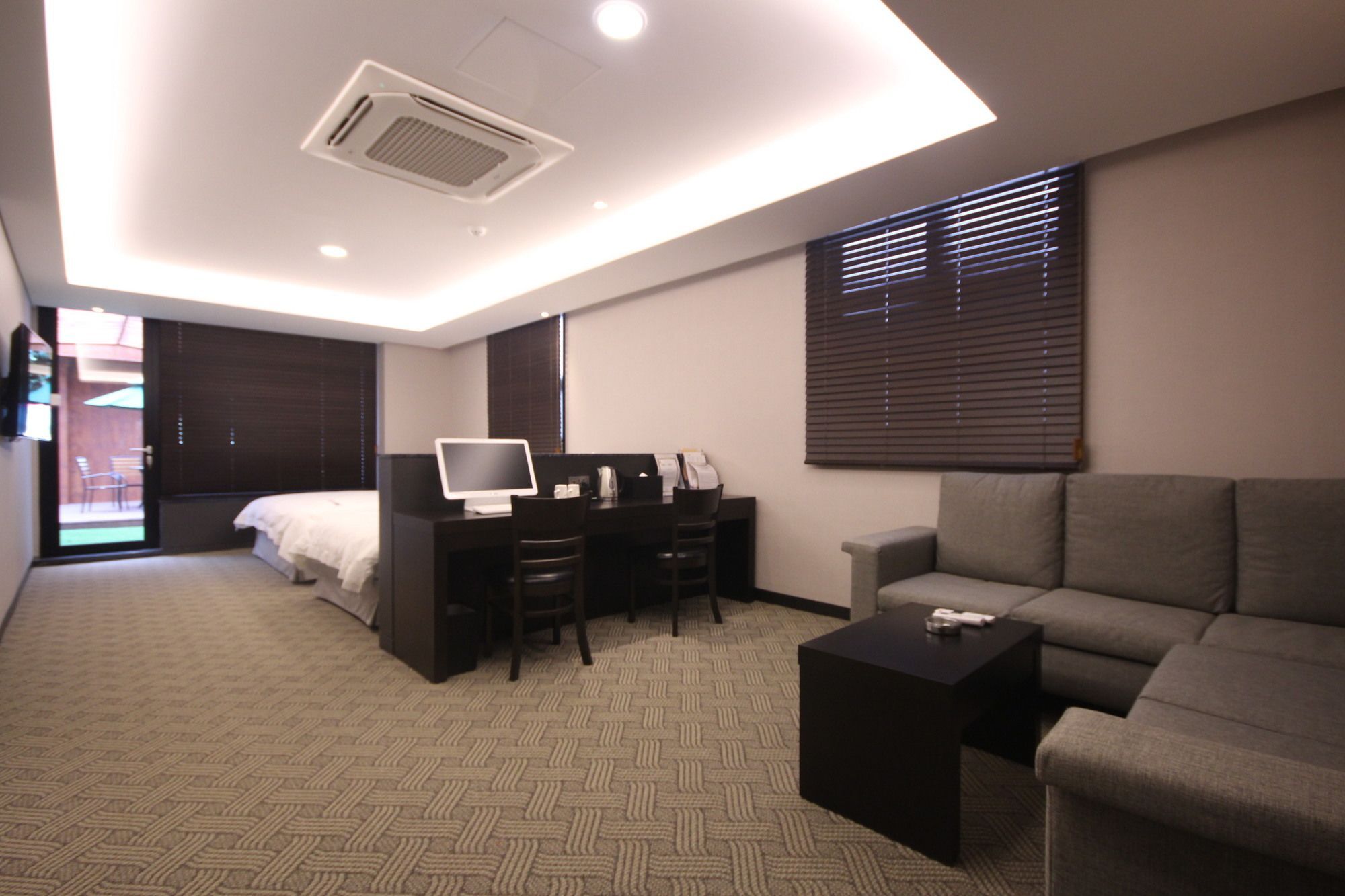 Mbn Hotel Changwon Bagian luar foto