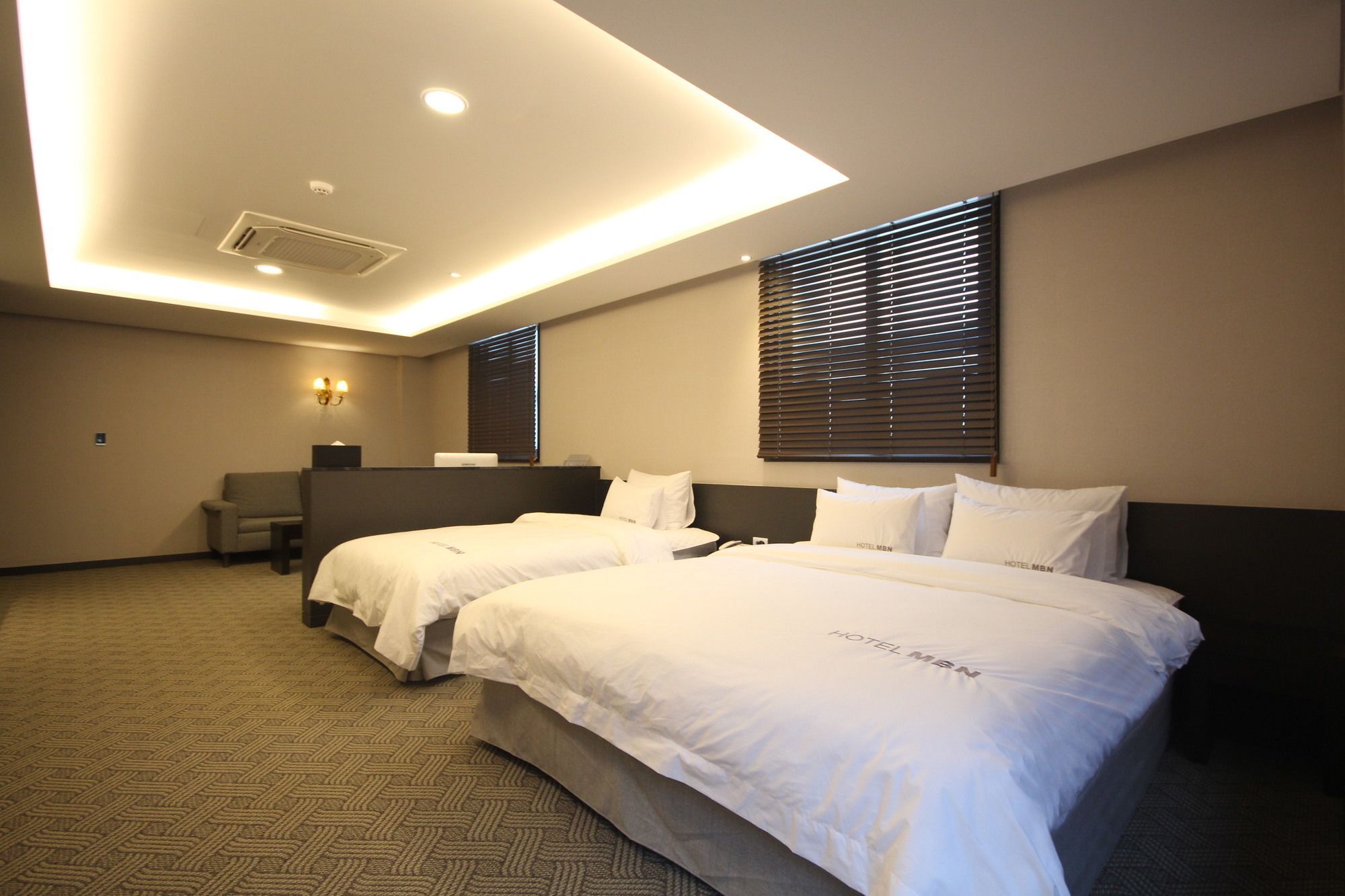 Mbn Hotel Changwon Bagian luar foto